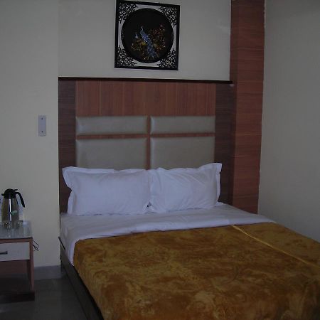 Hotel Dolphin Rāipur Exteriér fotografie