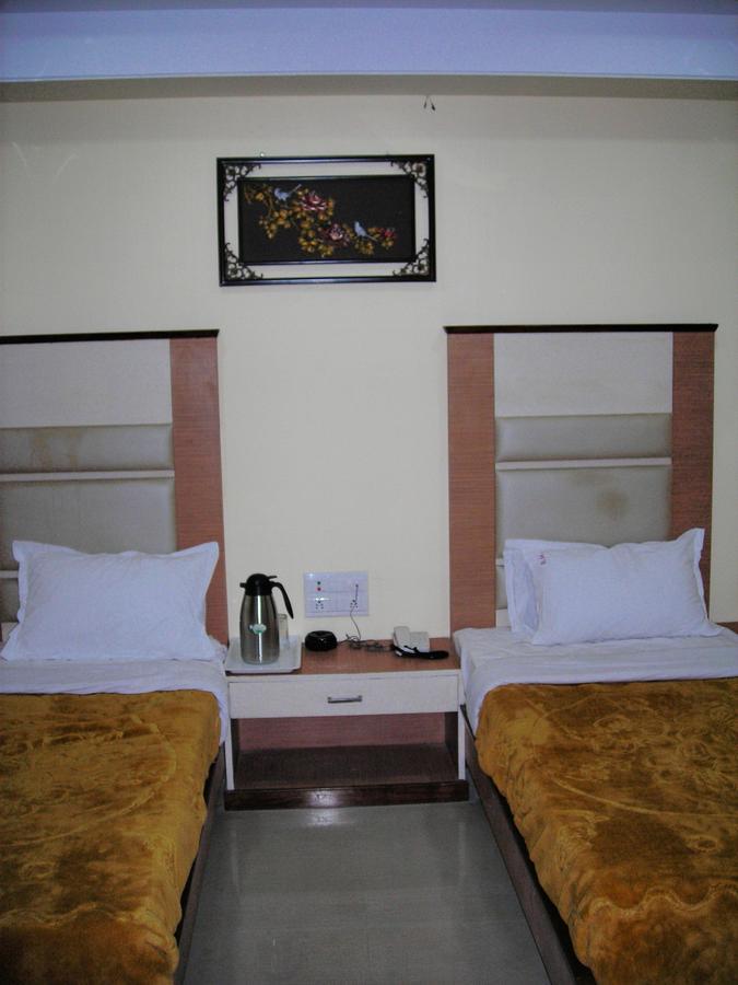 Hotel Dolphin Rāipur Exteriér fotografie