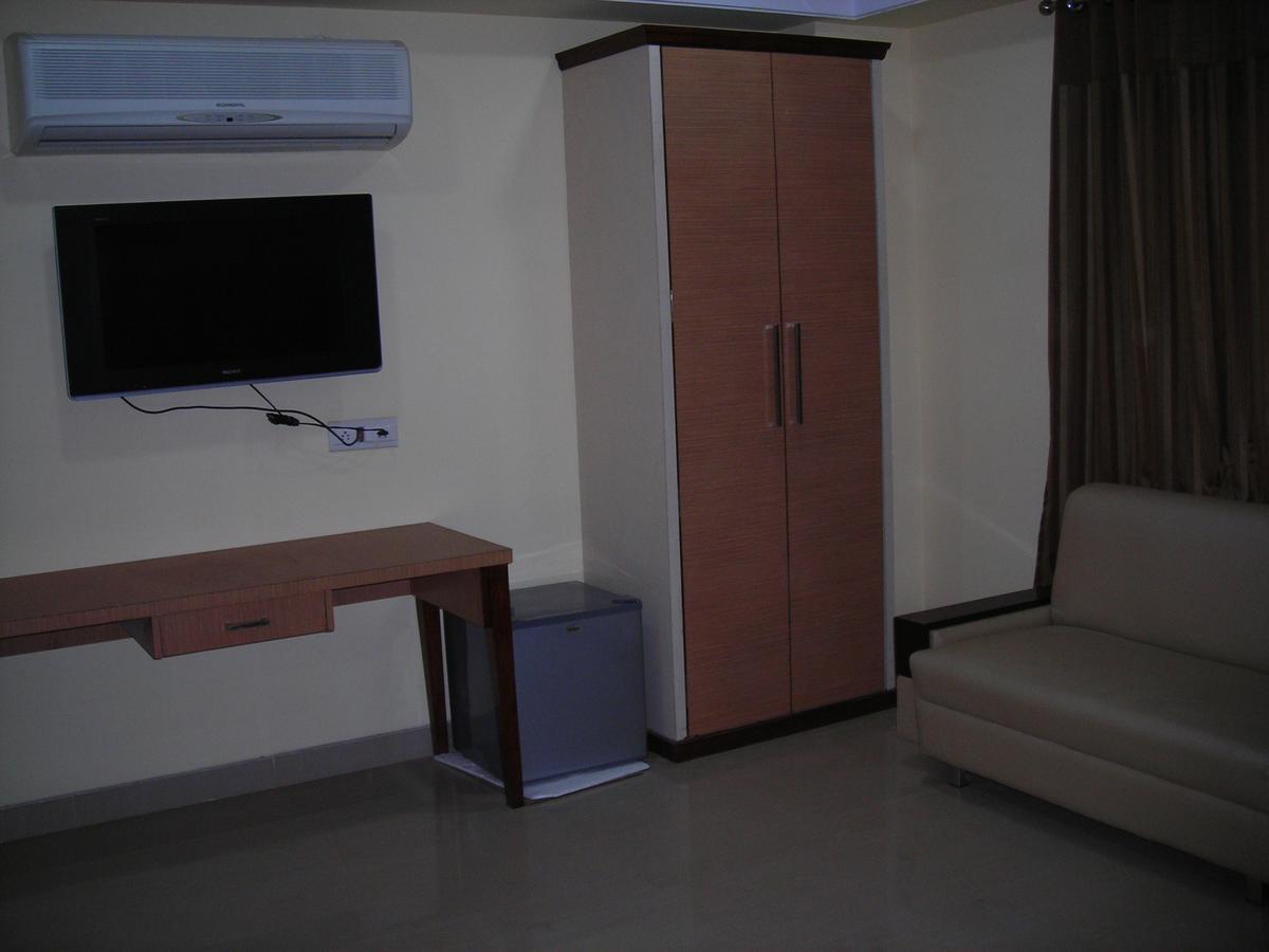 Hotel Dolphin Rāipur Exteriér fotografie