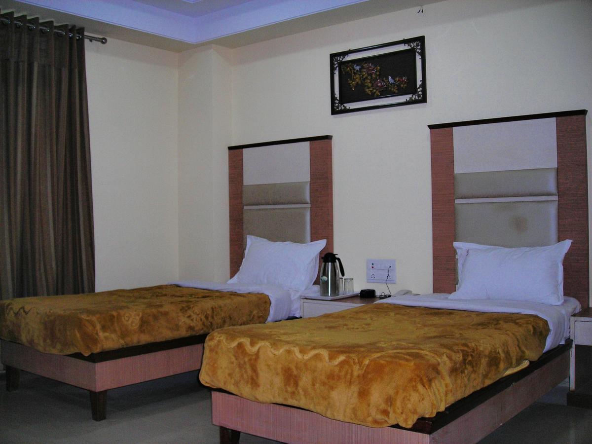 Hotel Dolphin Rāipur Exteriér fotografie