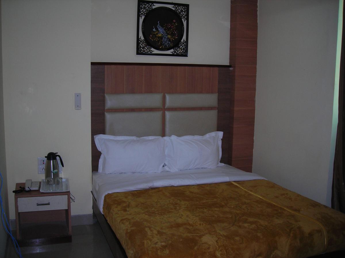 Hotel Dolphin Rāipur Exteriér fotografie