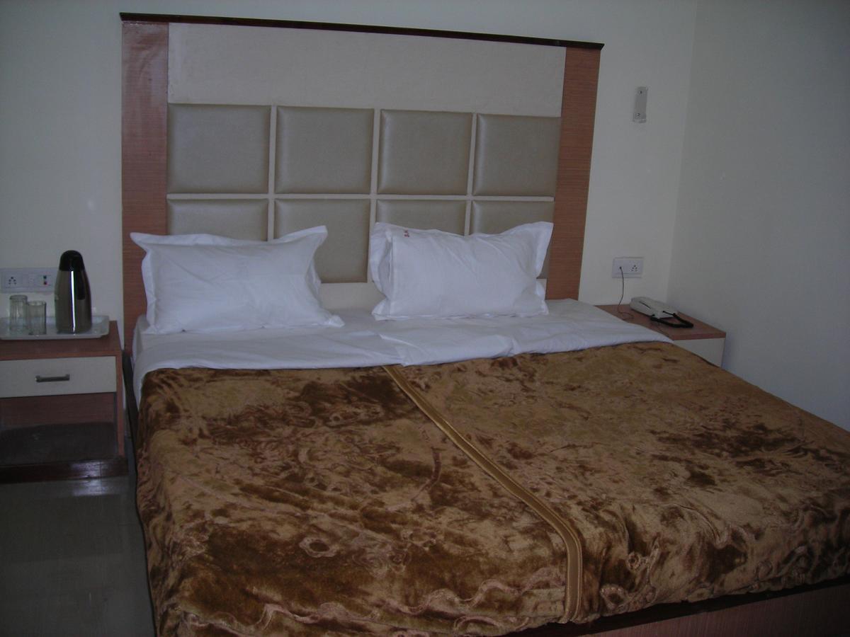 Hotel Dolphin Rāipur Exteriér fotografie