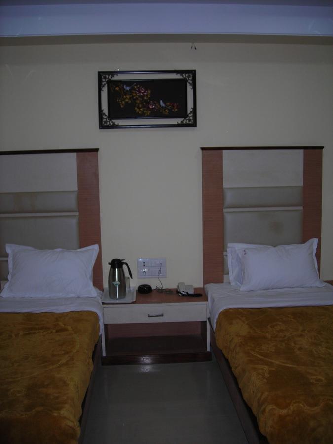 Hotel Dolphin Rāipur Exteriér fotografie